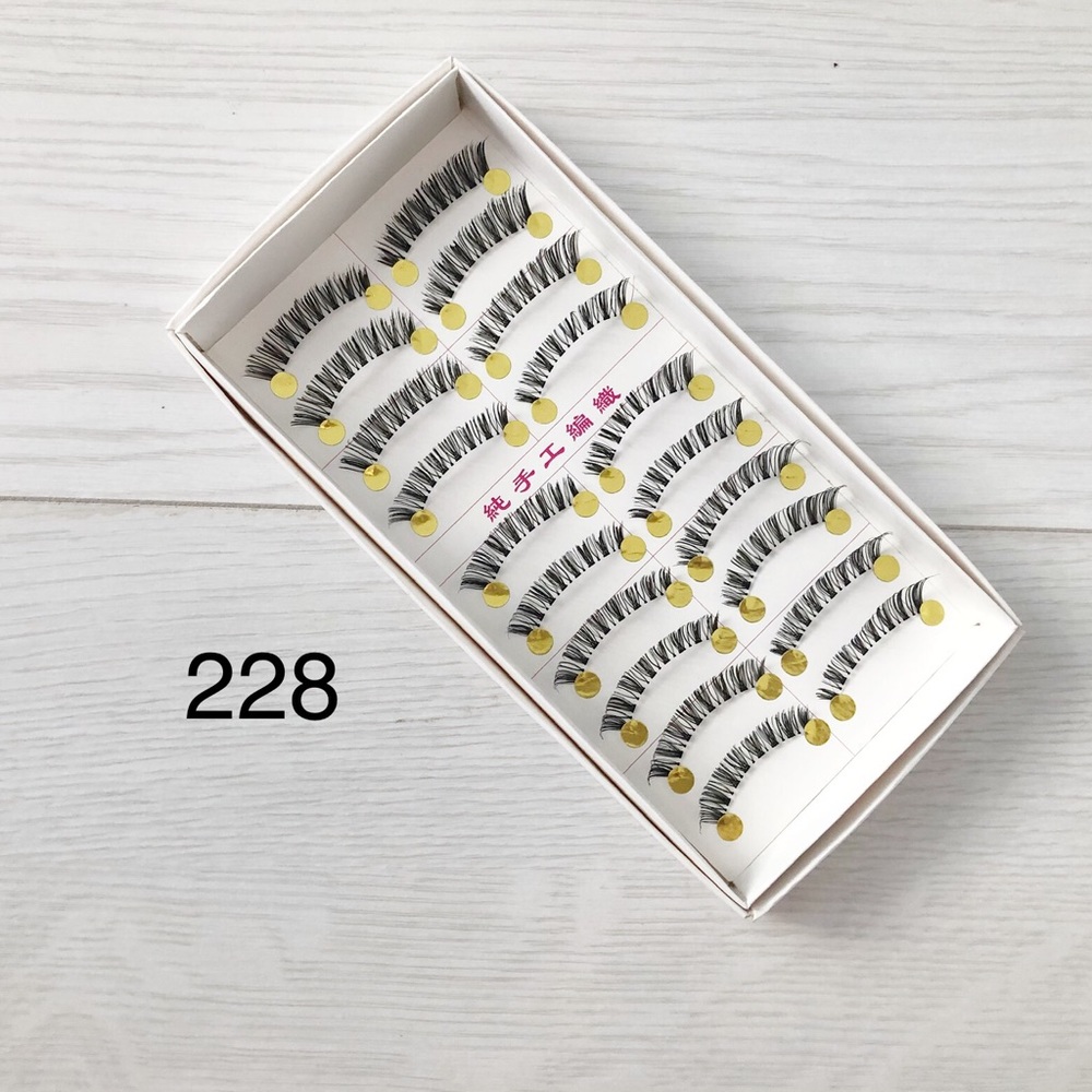 【$40 for 3】 #228 Handmade Eyelashes 10 Pairs/ Pack
